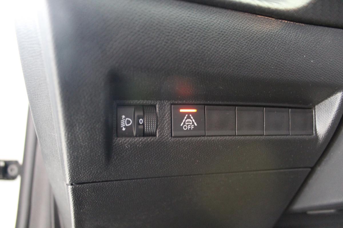 peugeot-208-2022-gasolina-1199cc