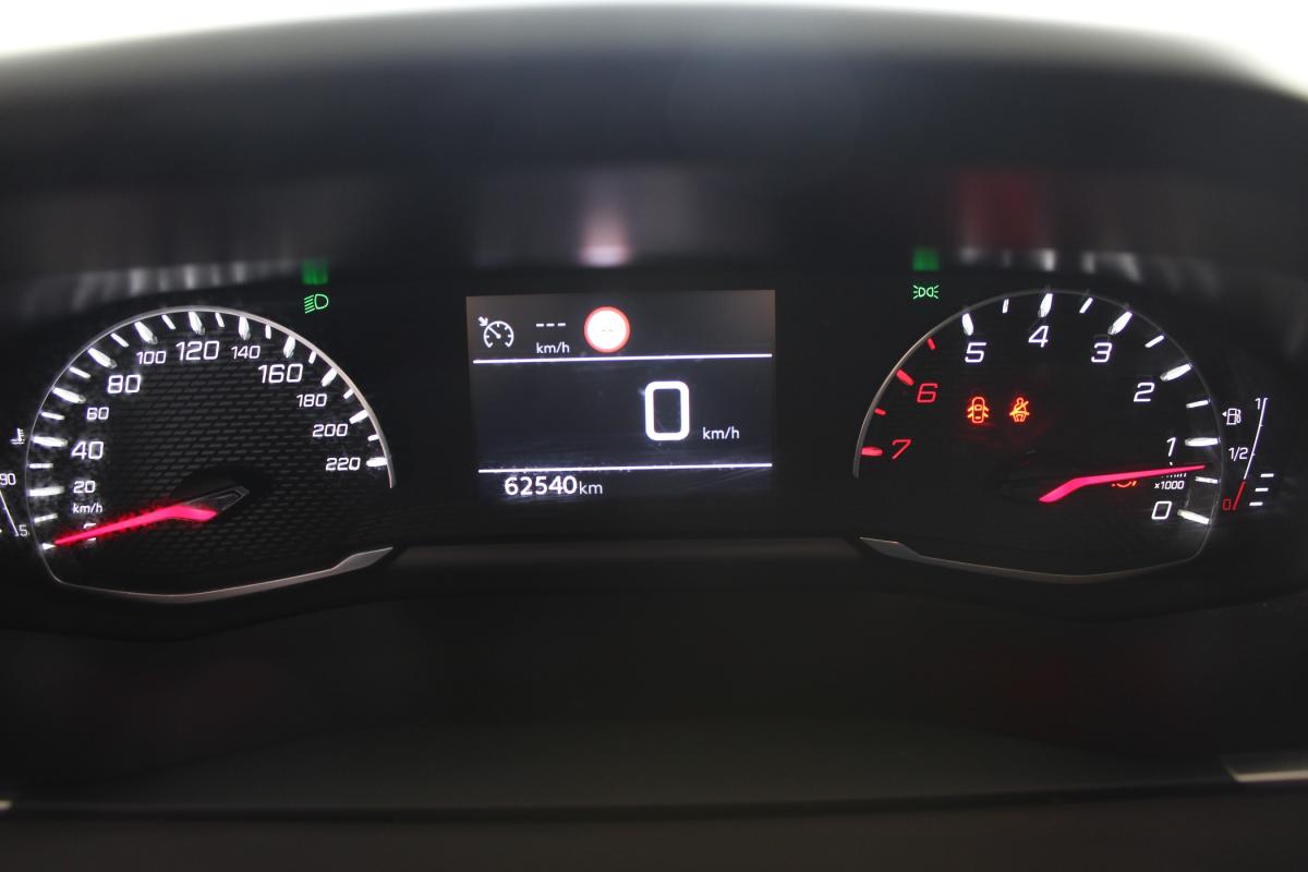peugeot-208-2022-gasolina-1199cc