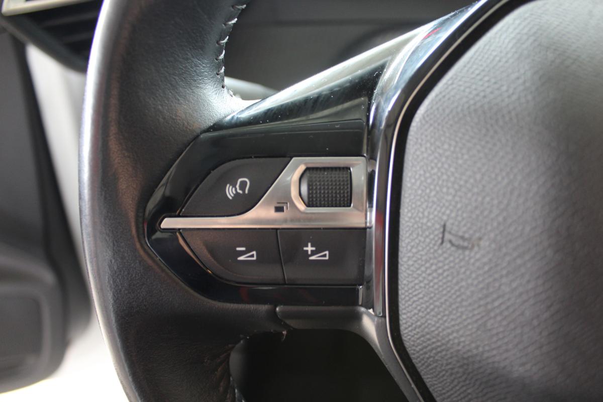 peugeot-208-2022-gasolina-1199cc