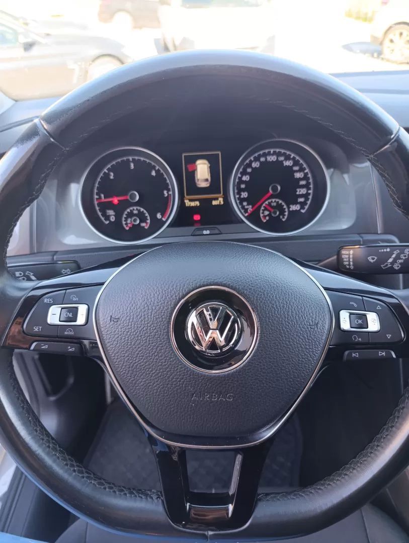 volkswagen-golf-variant-2017-diesel-1598cc