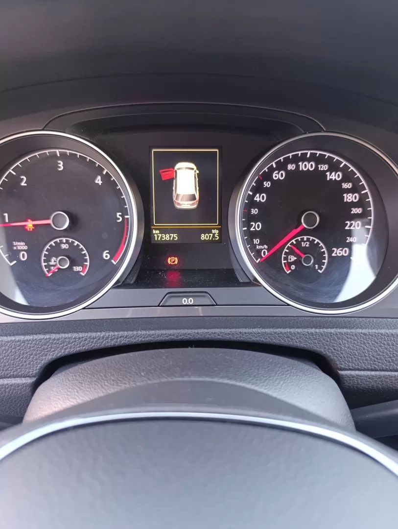 volkswagen-golf-variant-2017-diesel-1598cc