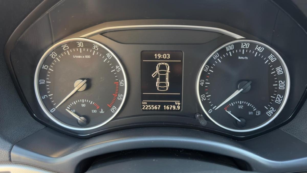 skoda-octavia-2011-diesel-1598cc