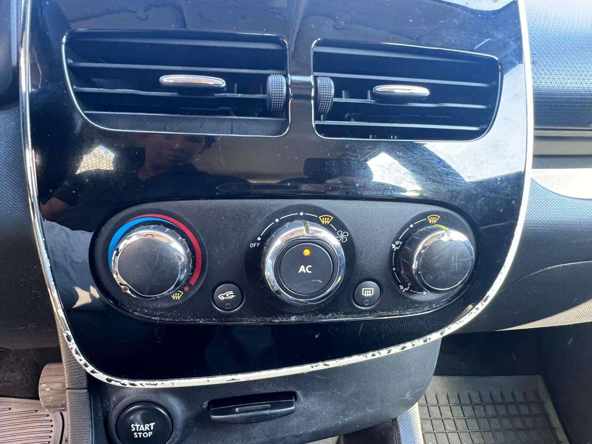 renault-clio-sport-tourer-2014-diesel-1461cc