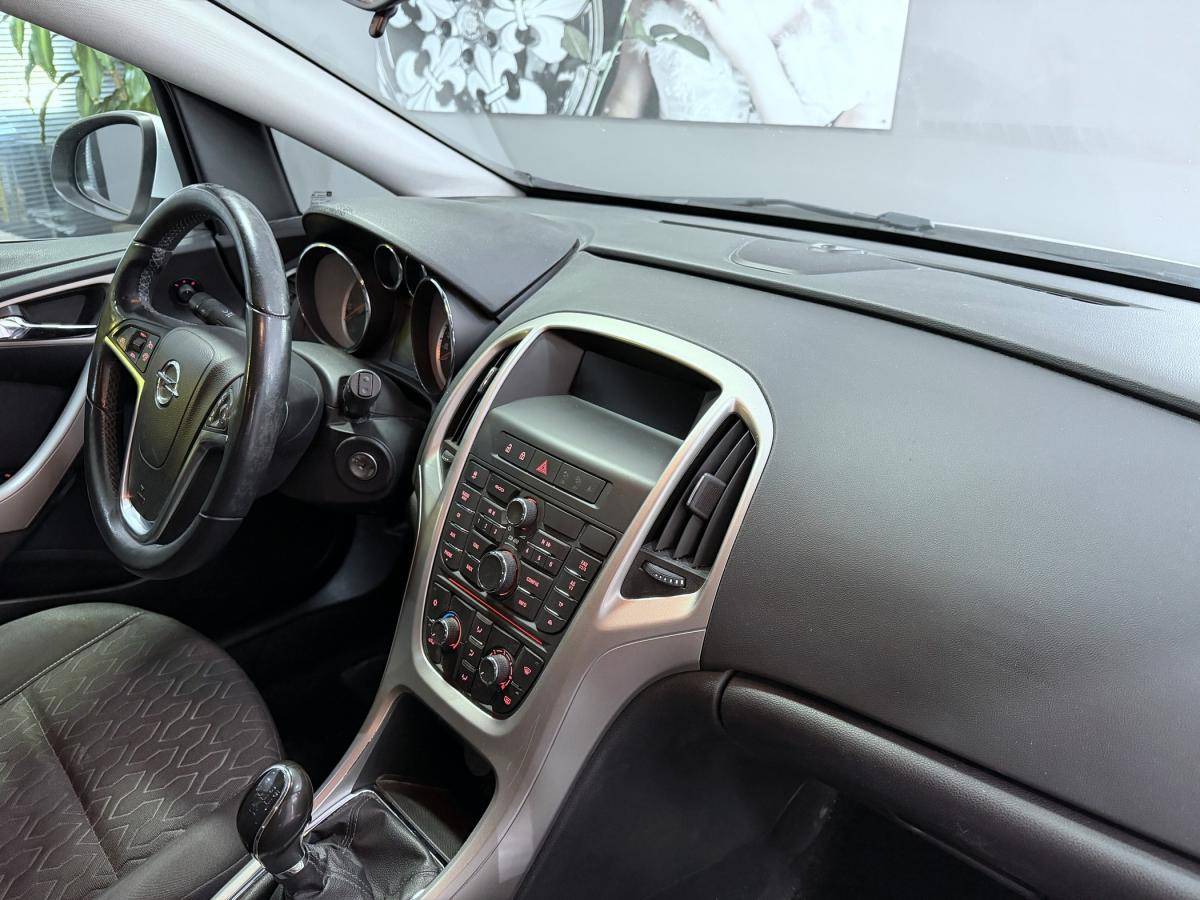 opel-astra-sport-tourer-2014-diesel-1248cc