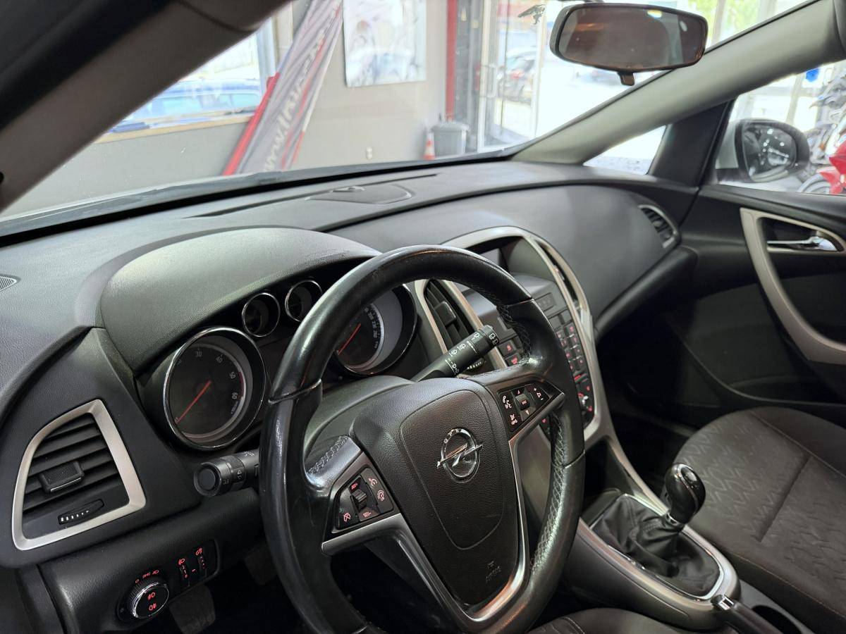 opel-astra-sport-tourer-2014-diesel-1248cc