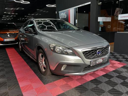 volvo-v40-cross-country-2013-diesel-1560cc