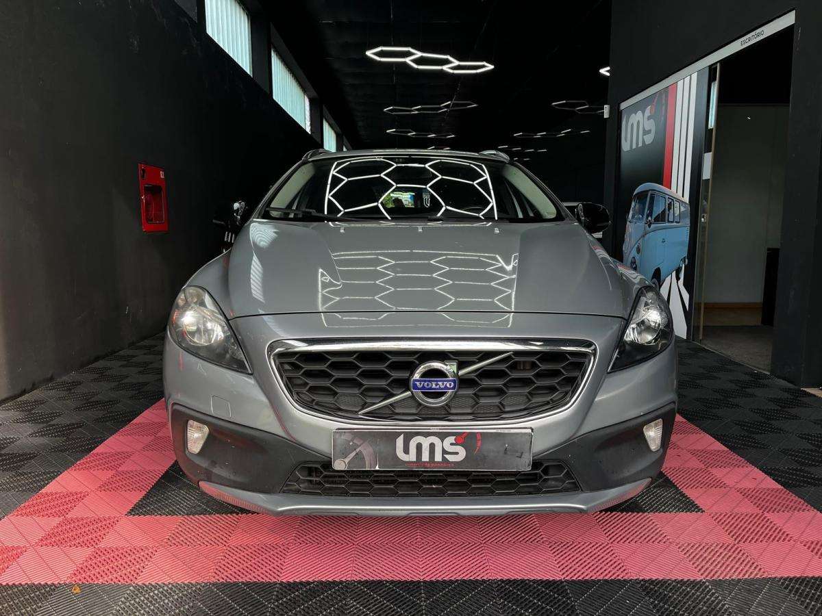 volvo-v40-cross-country-2013-diesel-1560cc