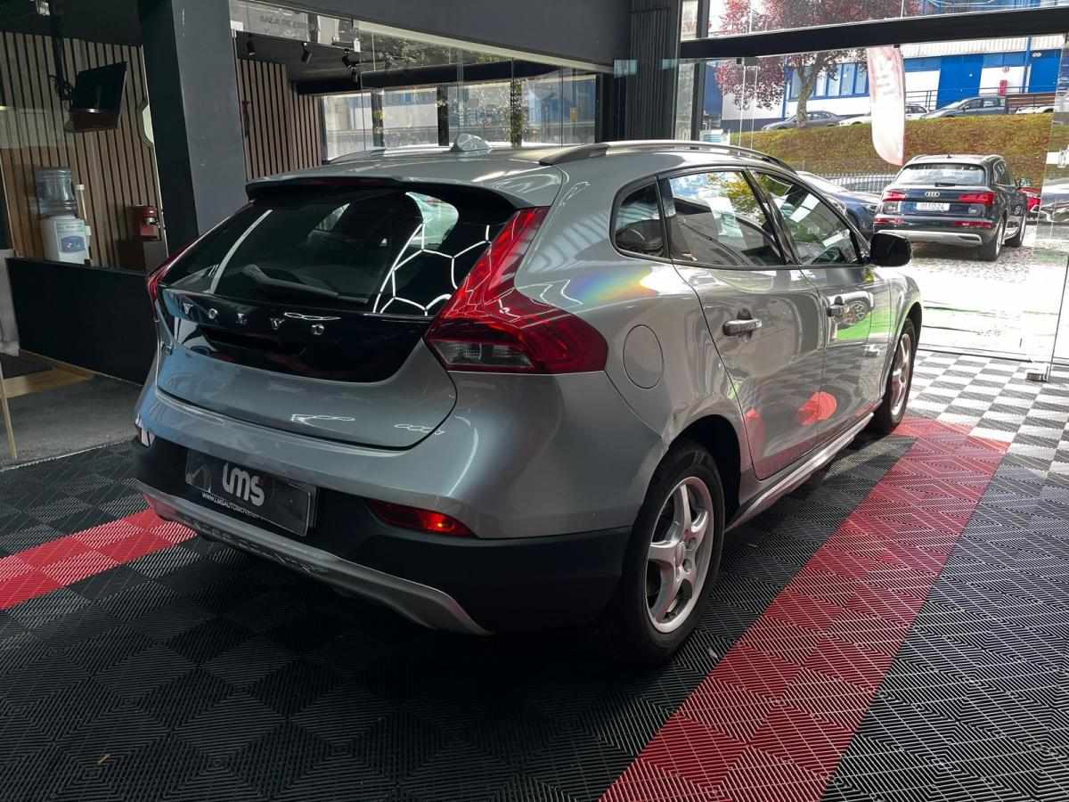volvo-v40-cross-country-2013-diesel-1560cc