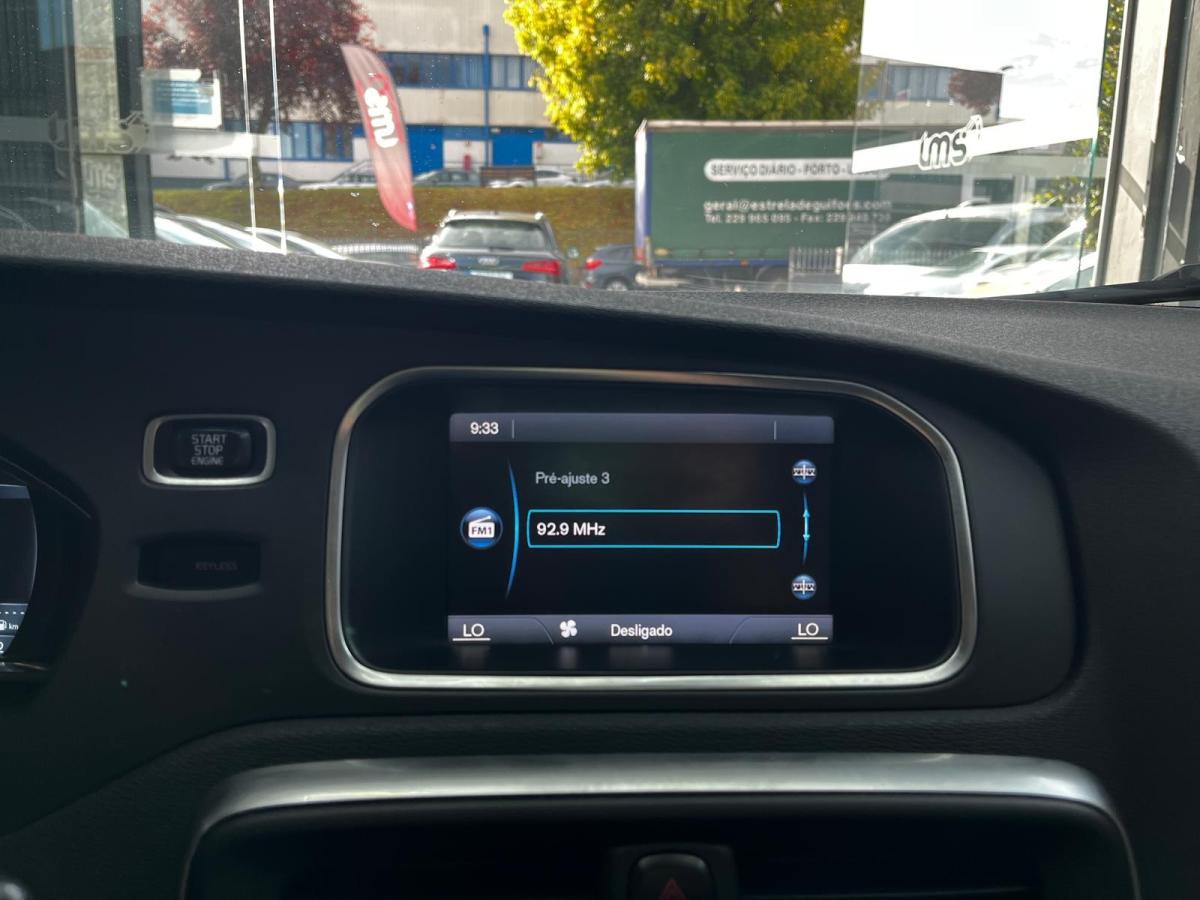 volvo-v40-cross-country-2013-diesel-1560cc