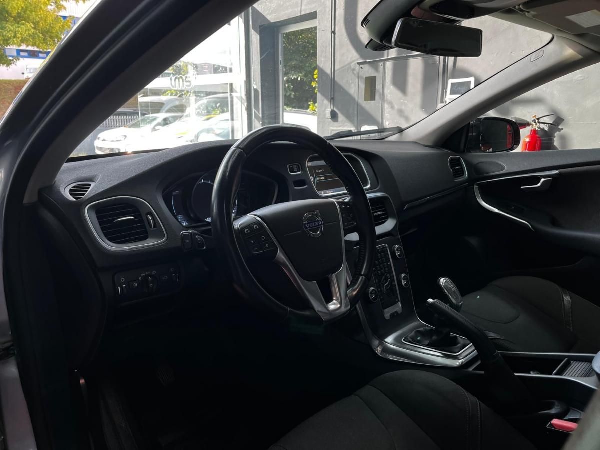 volvo-v40-cross-country-2013-diesel-1560cc