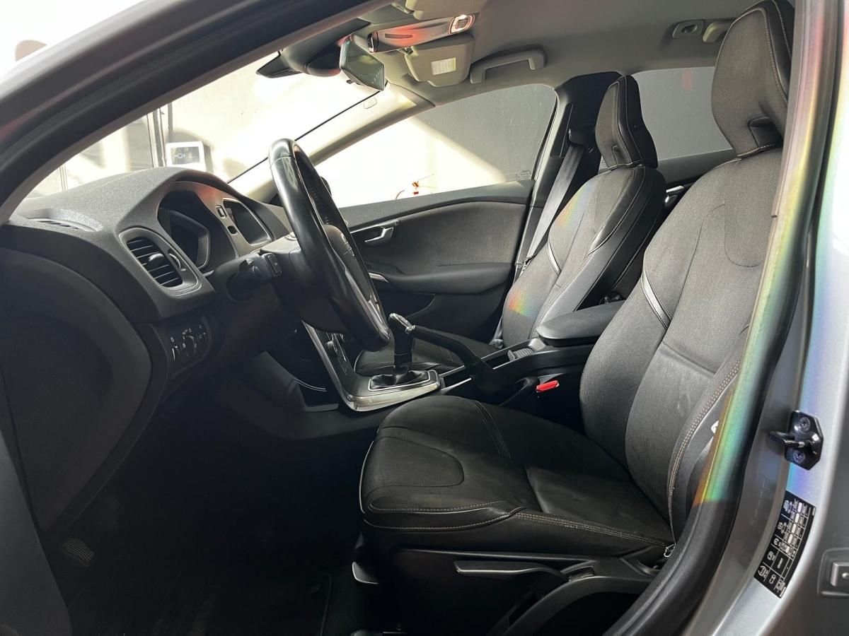 volvo-v40-cross-country-2013-diesel-1560cc