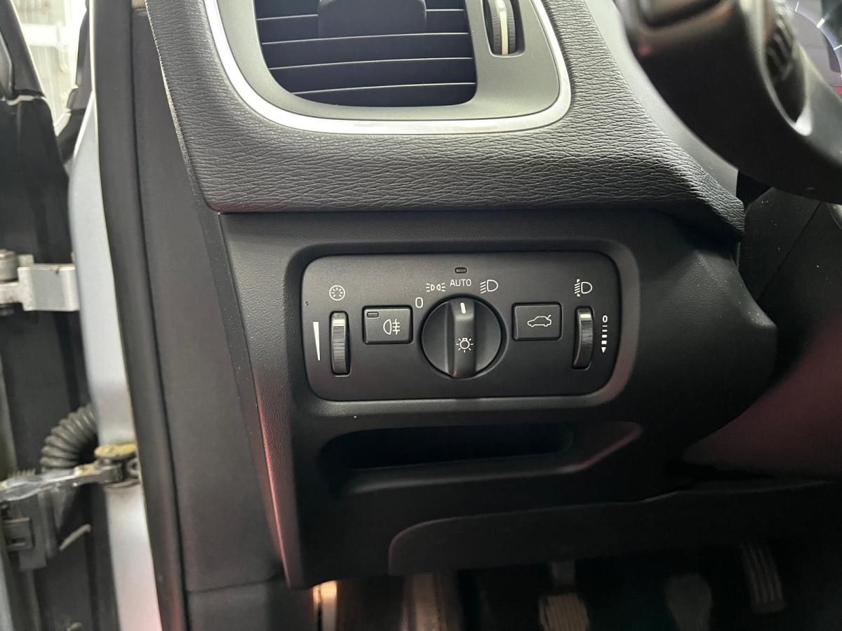volvo-v40-cross-country-2013-diesel-1560cc