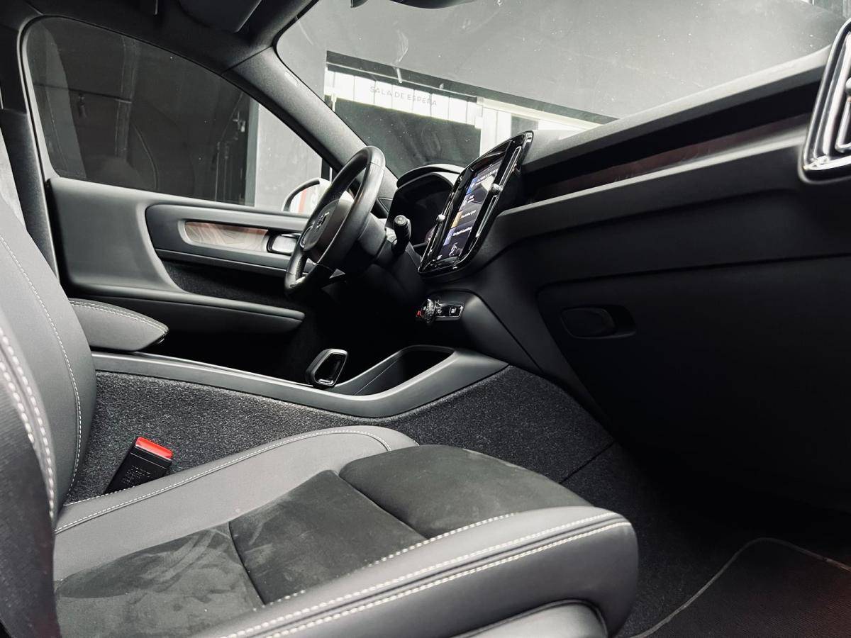 volvo-xc40-2023-hibrido-a-gasolina-1477cc