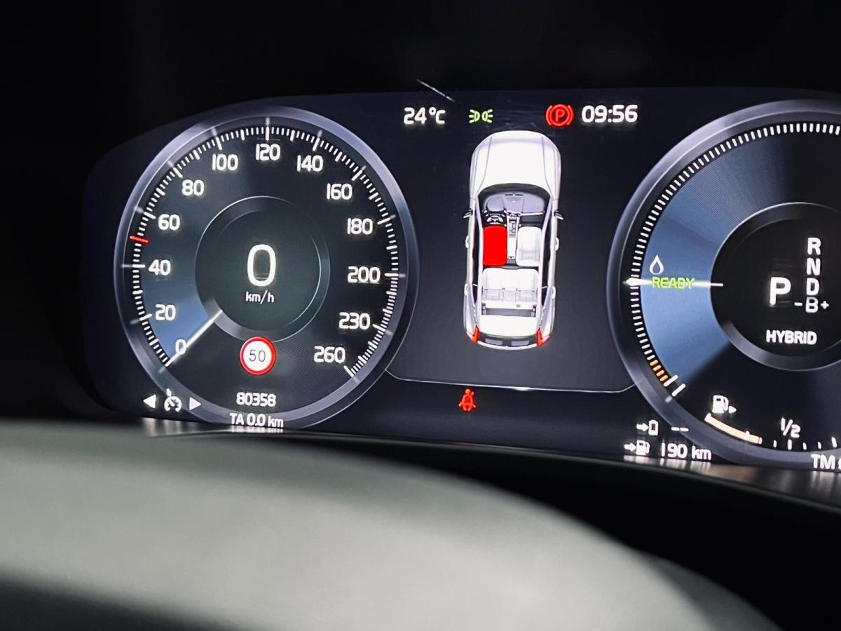 volvo-xc40-2023-hibrido-a-gasolina-1477cc