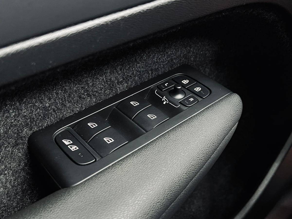 volvo-xc40-2023-hibrido-a-gasolina-1477cc