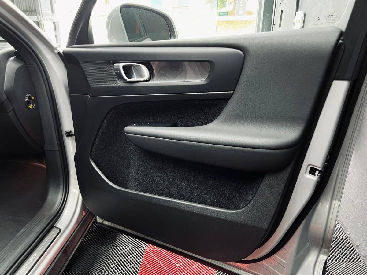 volvo-xc40-2023-hibrido-a-gasolina-1477cc