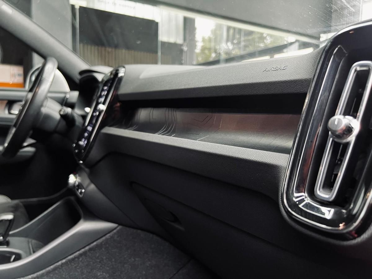 volvo-xc40-2023-hibrido-a-gasolina-1477cc