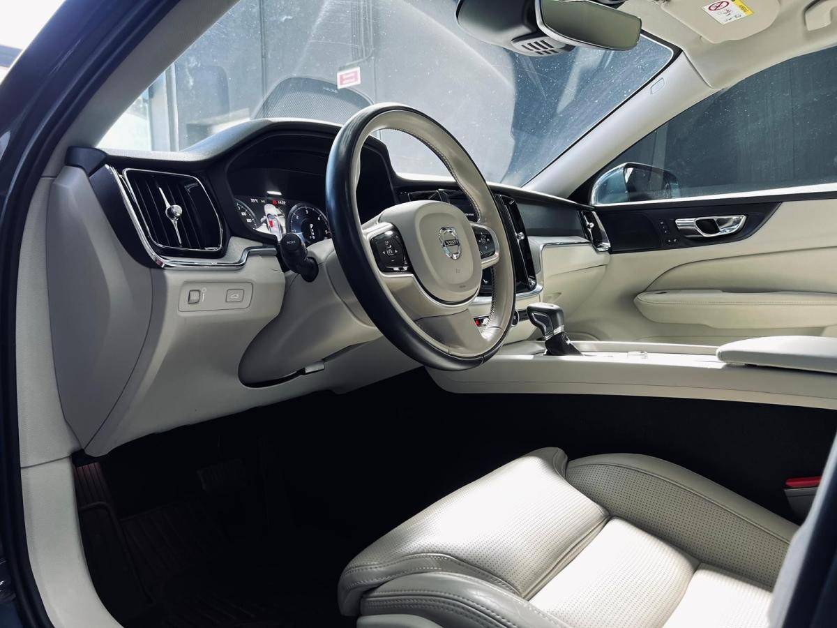 volvo-v60-2019-diesel-1969cc