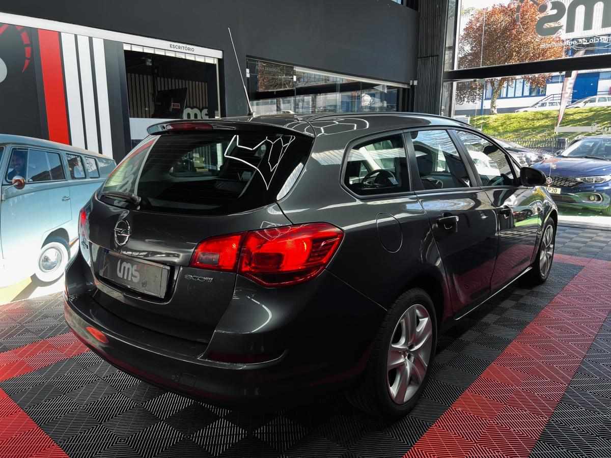 opel-astra-sport-tourer-2011-diesel-1248cc