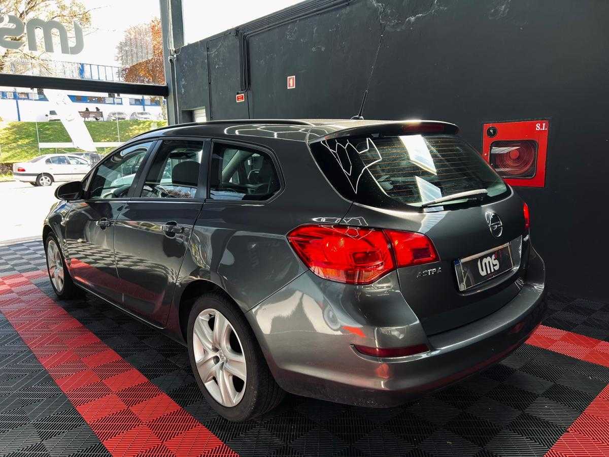 opel-astra-sport-tourer-2011-diesel-1248cc