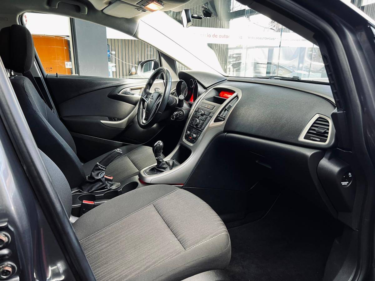 opel-astra-sport-tourer-2011-diesel-1248cc