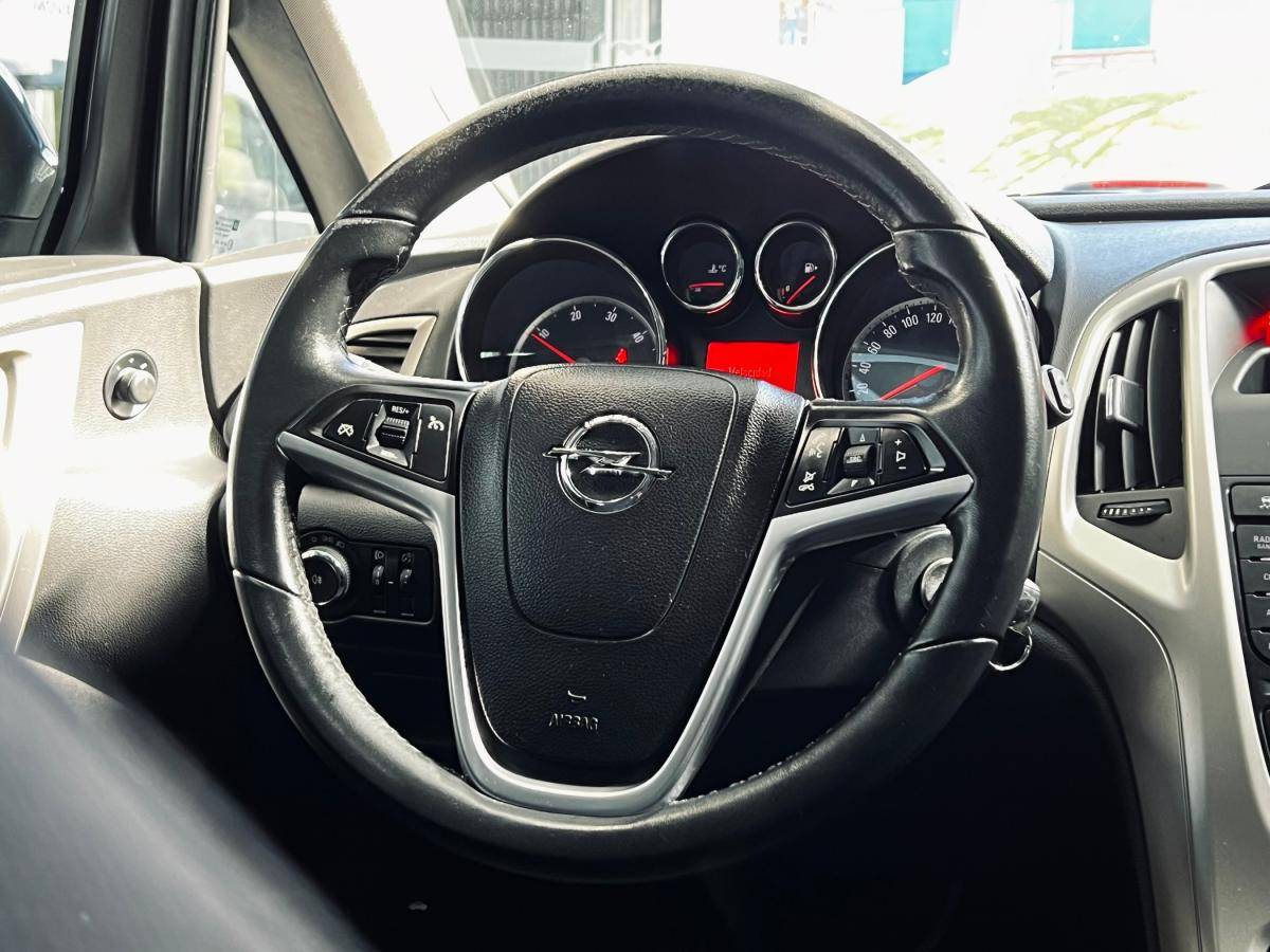 opel-astra-sport-tourer-2011-diesel-1248cc