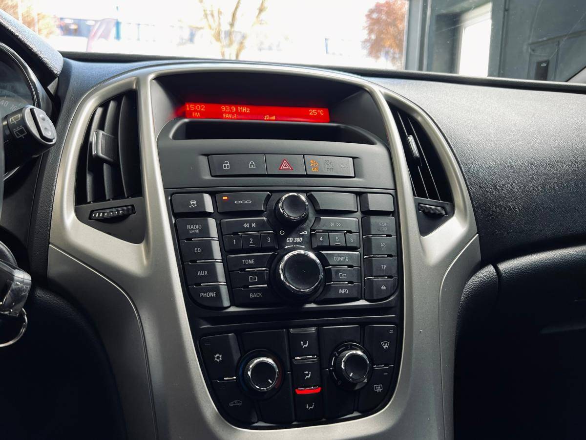 opel-astra-sport-tourer-2011-diesel-1248cc