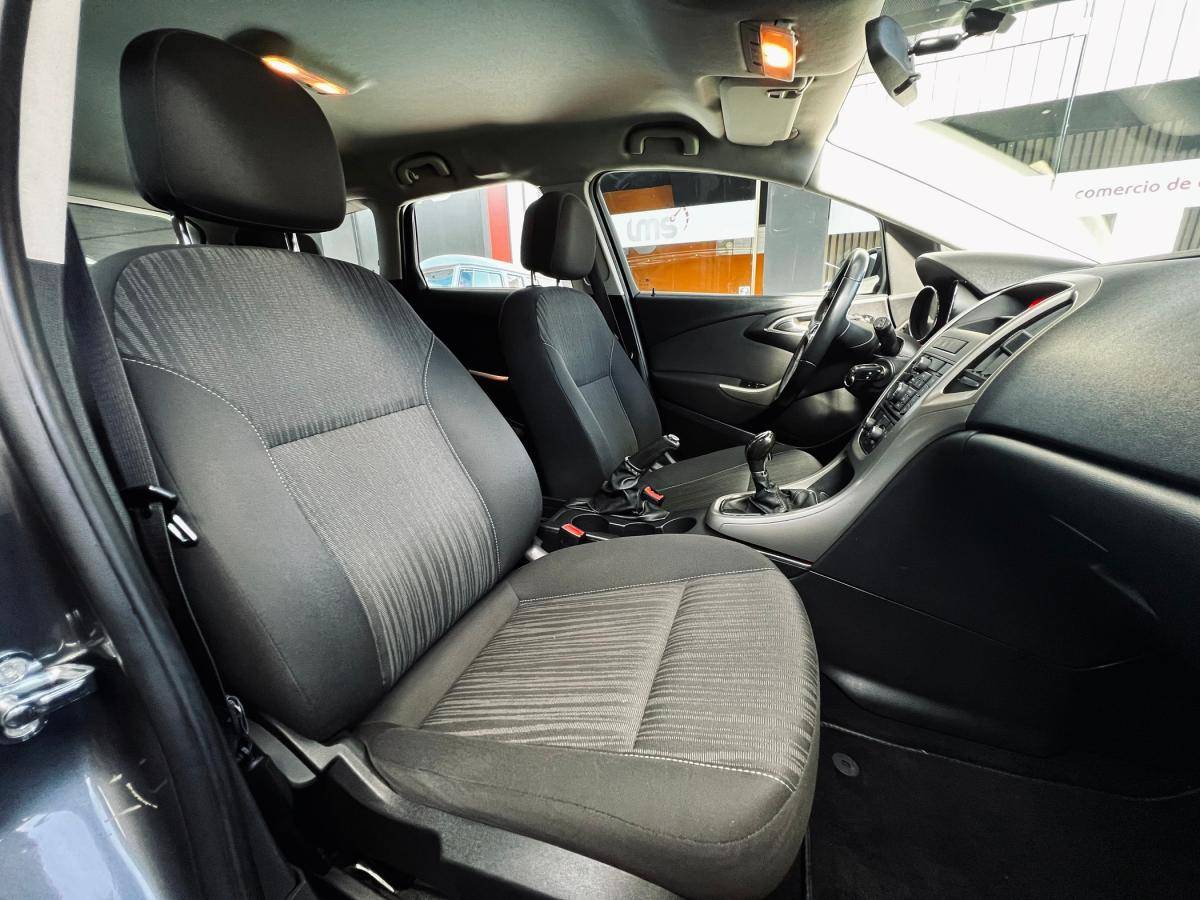 opel-astra-sport-tourer-2011-diesel-1248cc