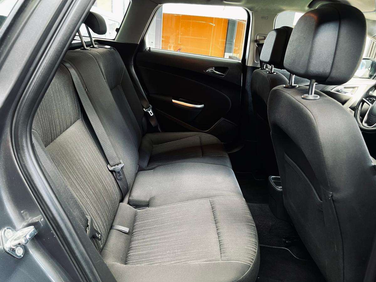 opel-astra-sport-tourer-2011-diesel-1248cc