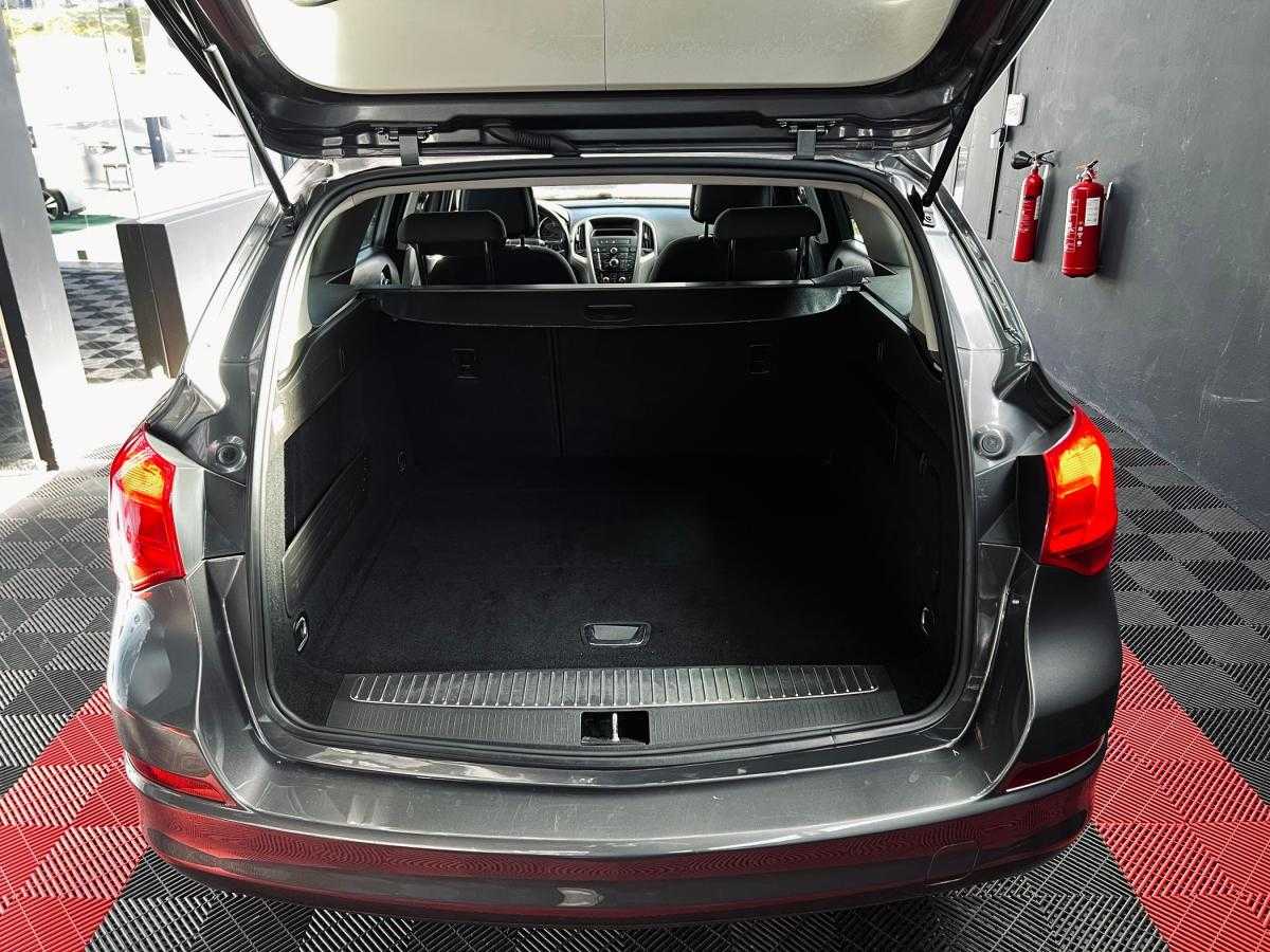 opel-astra-sport-tourer-2011-diesel-1248cc