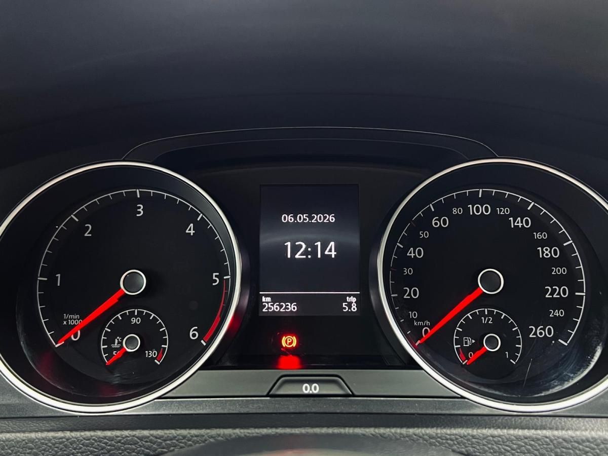 volkswagen-golf-2018-diesel-1598cc