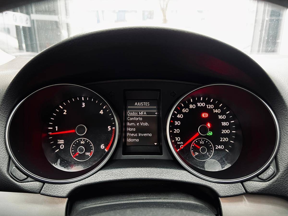 volkswagen-golf-2009-diesel-1968cc