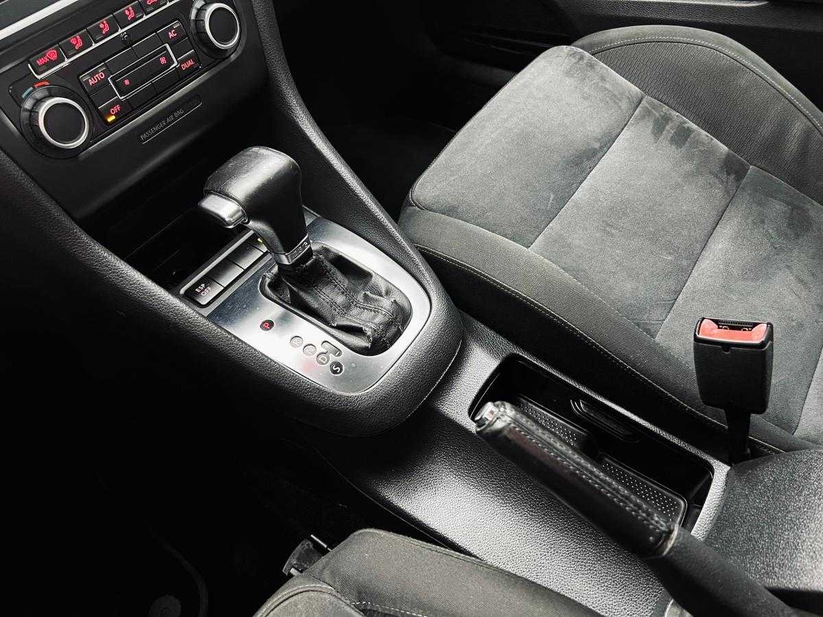 volkswagen-golf-2009-diesel-1968cc