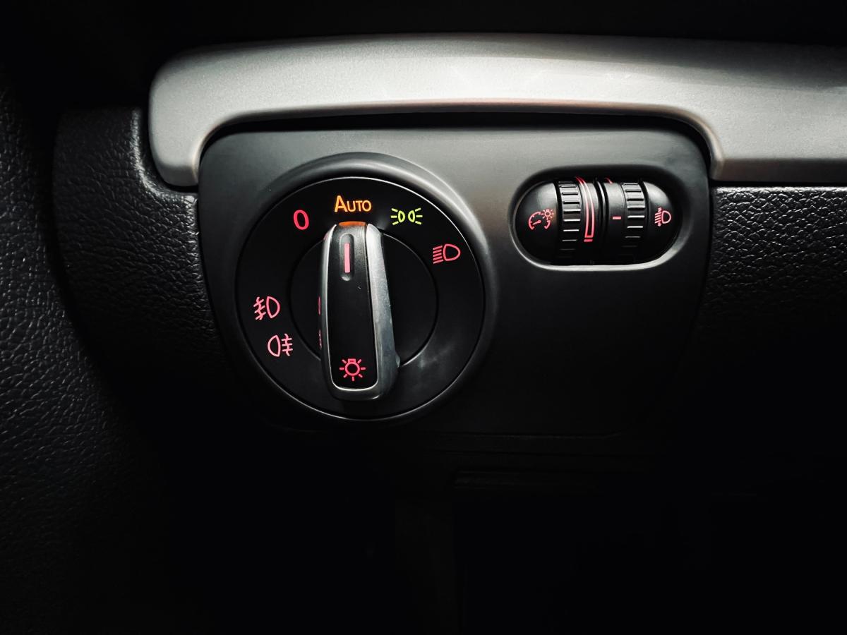 volkswagen-golf-2009-diesel-1968cc
