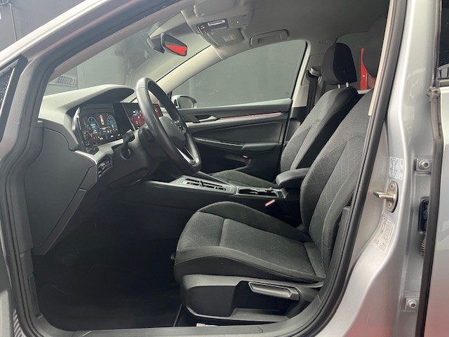 volkswagen-golf-variant-2023-diesel-1968cc