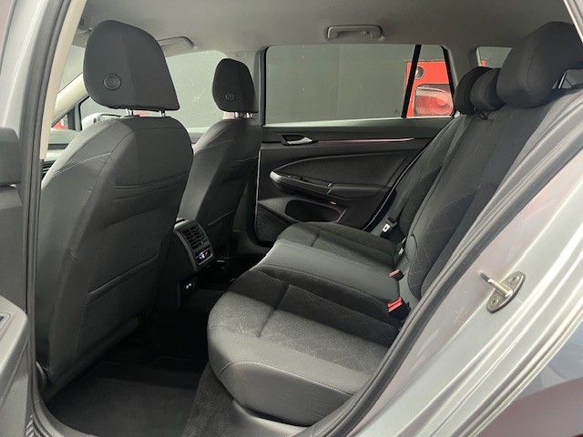 volkswagen-golf-variant-2023-diesel-1968cc