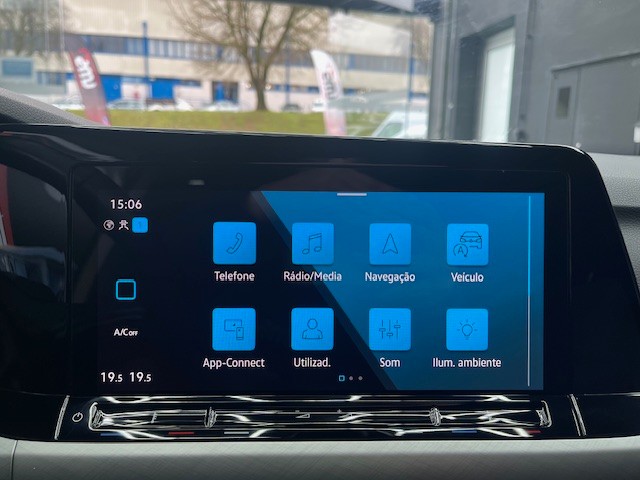 volkswagen-golf-variant-2023-diesel-1968cc