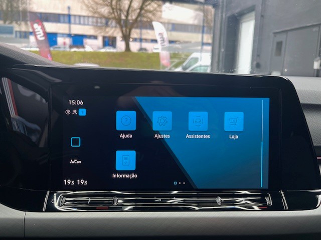 volkswagen-golf-variant-2023-diesel-1968cc