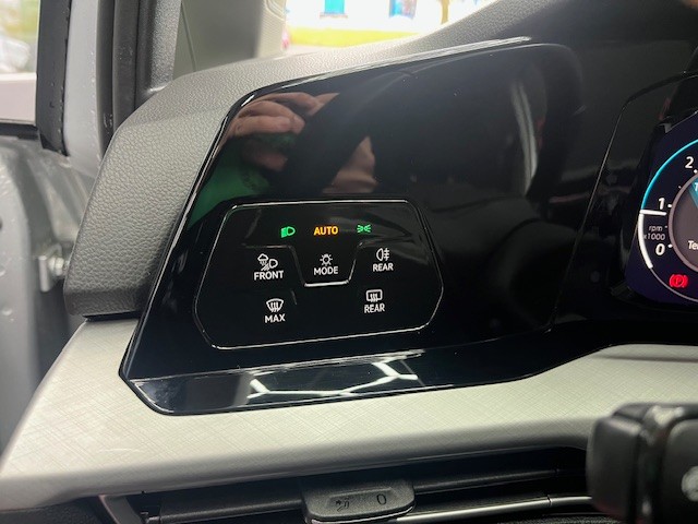 volkswagen-golf-variant-2023-diesel-1968cc