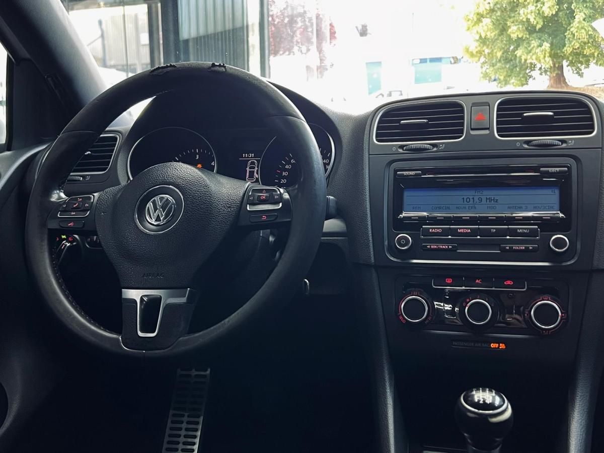 volkswagen-golf-2010-diesel-1598cc