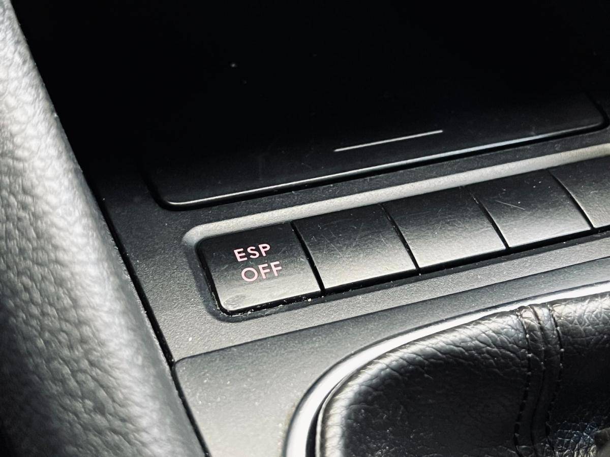 volkswagen-golf-2010-diesel-1598cc
