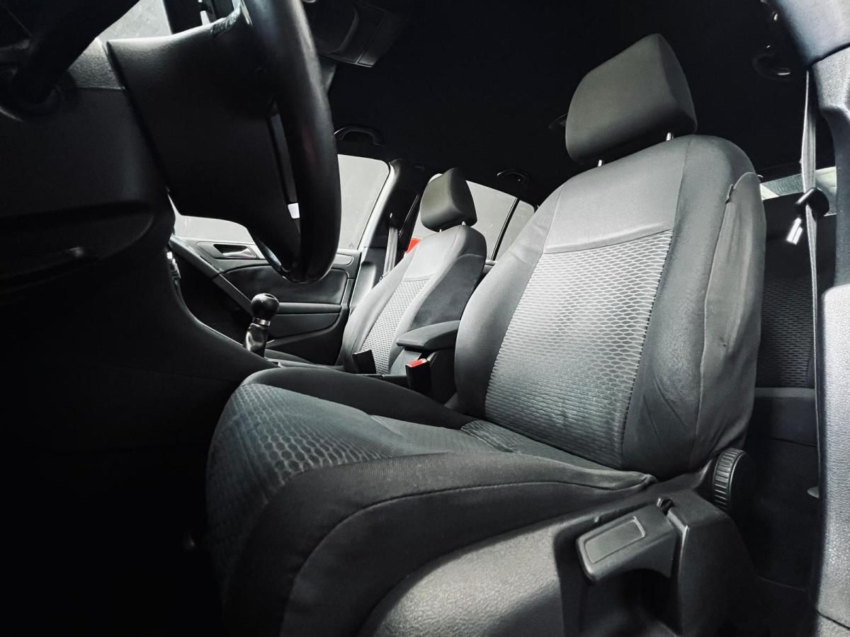 volkswagen-golf-2010-diesel-1598cc