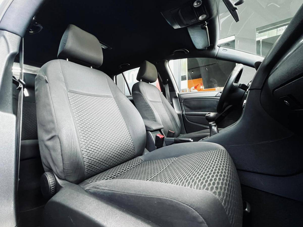volkswagen-golf-2010-diesel-1598cc