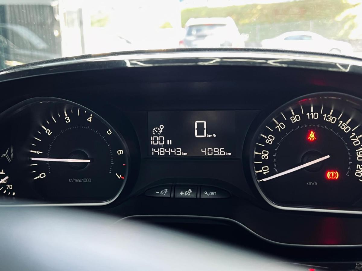 peugeot-208-2018-gasolina-1199cc