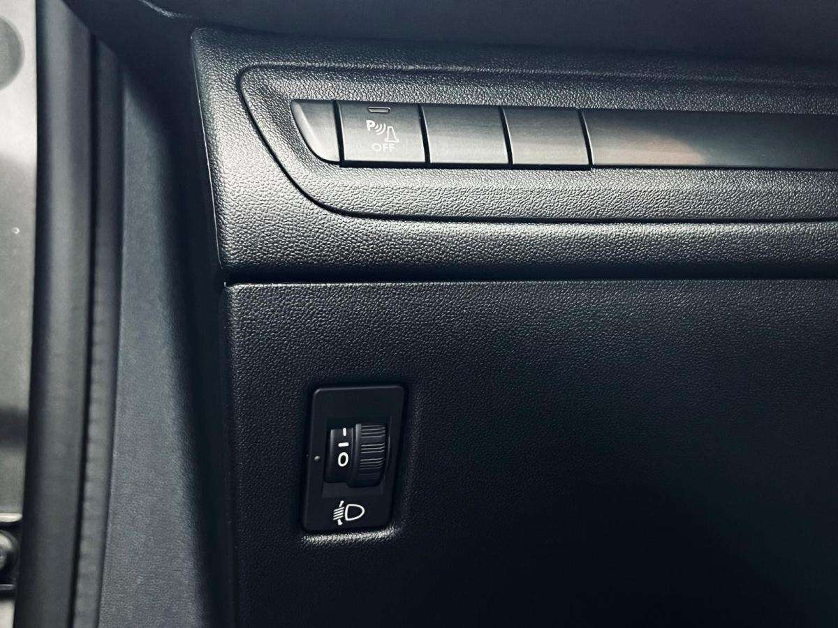 peugeot-208-2018-gasolina-1199cc