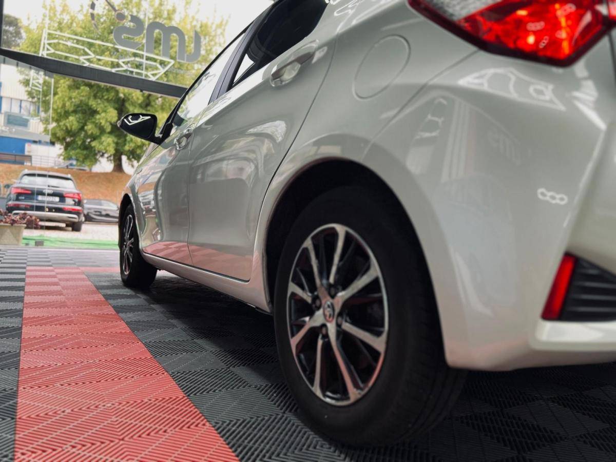 toyota-yaris-2018-hibrido-a-gasolina-1497cc