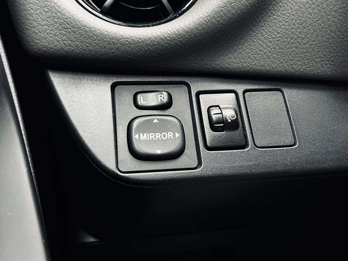 toyota-yaris-2018-hibrido-a-gasolina-1497cc
