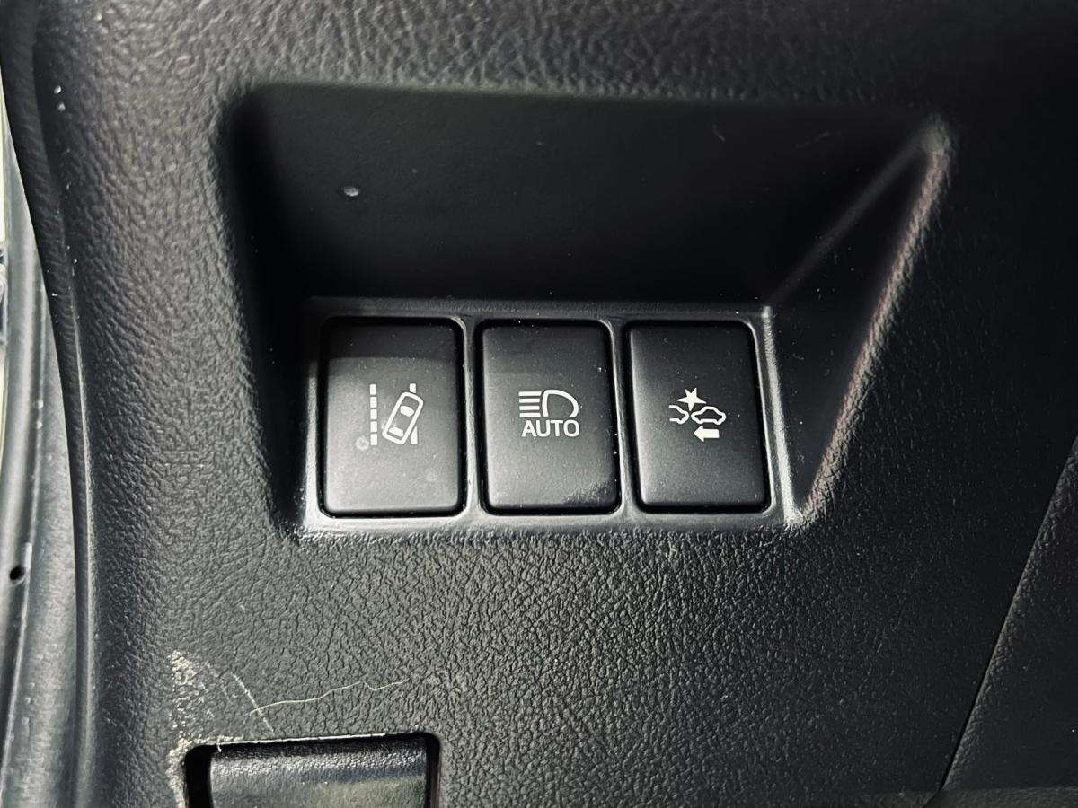 toyota-yaris-2018-hibrido-a-gasolina-1497cc