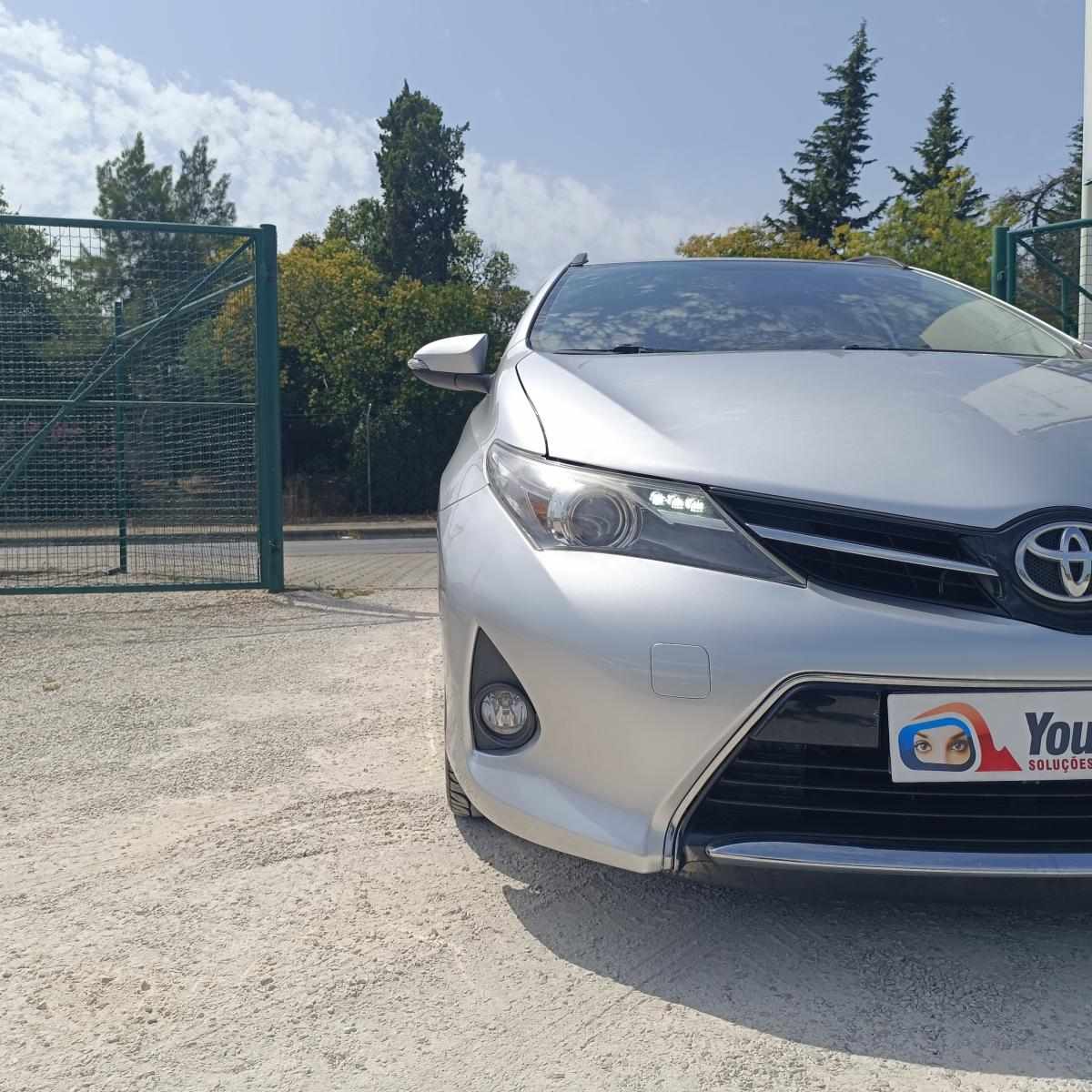 toyota-auris-touring-sports-1-4-d-2016-diesel-1400cc