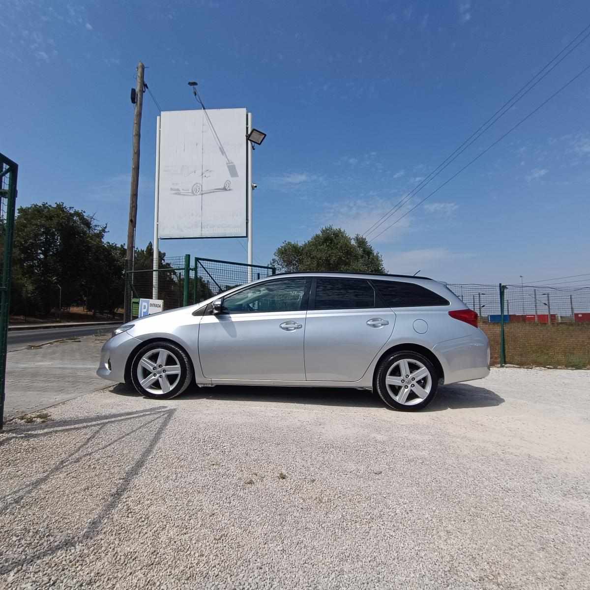 toyota-auris-touring-sports-1-4-d-2016-diesel-1400cc